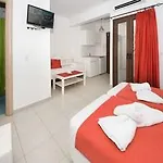 Hotel Depis Place & 2*