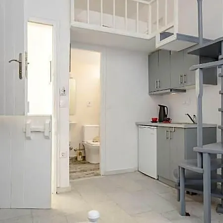 Depis Place & Otel Naxos City
